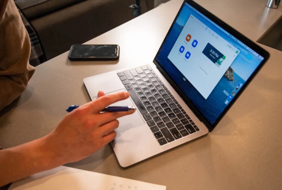 סביבת עבודה משרדית לתכנון וניהול מידע